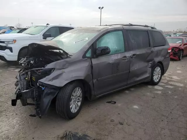 2013 Toyota Sienna XLE