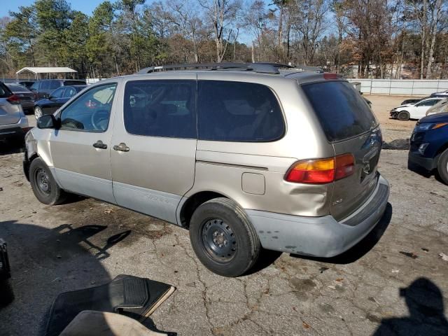 2000 Toyota Sienna LE