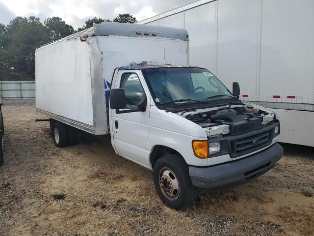 2005 Ford Econoline E350 Super Duty Cutaway Van