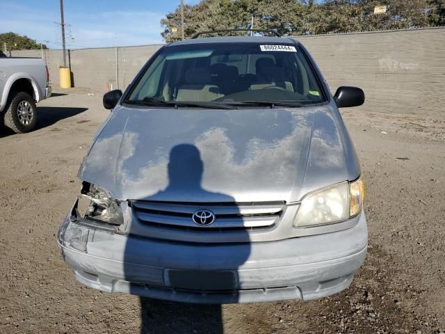 2001 Toyota Sienna CE