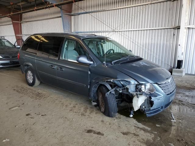 2006 Chrysler Town & Country LX