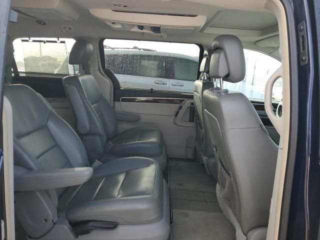 2014 Volkswagen Routan SEL Premium