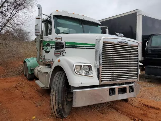 2020 Freightliner 122SD