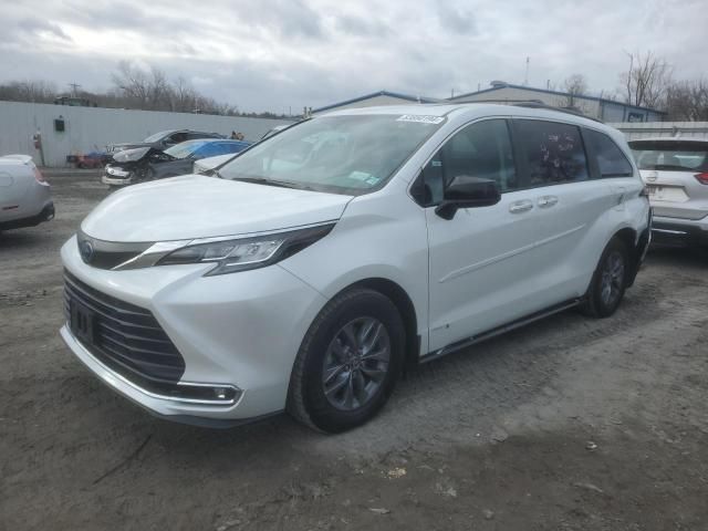 2022 Toyota Sienna XLE