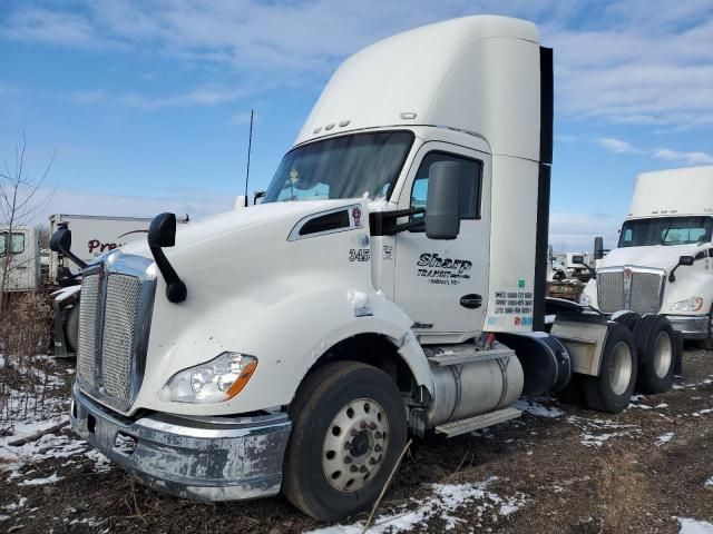 2017 Kenworth Construction T680