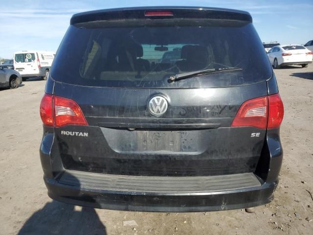 2010 Volkswagen Routan SE