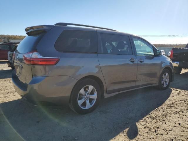 2019 Toyota Sienna LE