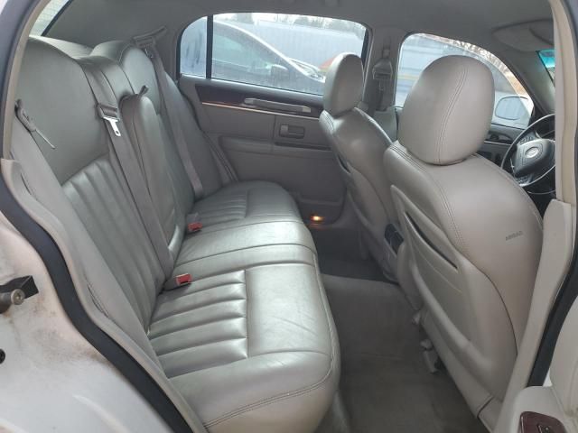 2003 Lincoln Town Car Executive