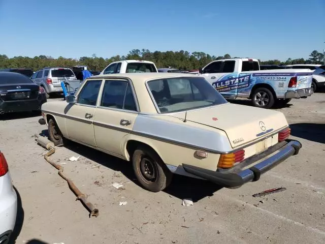 1975 Mercedes-Benz 230