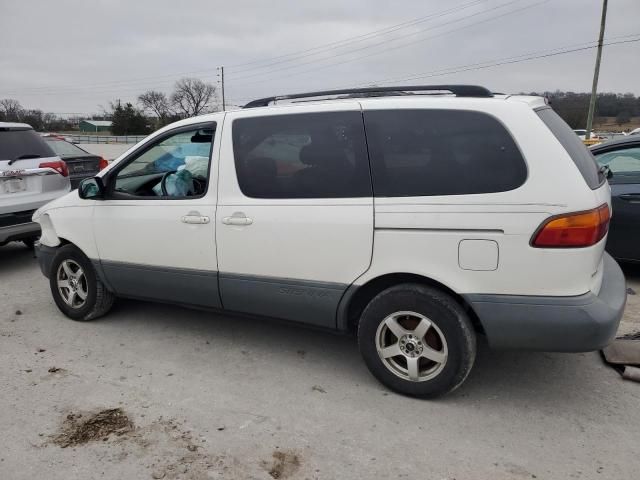 2000 Toyota Sienna CE