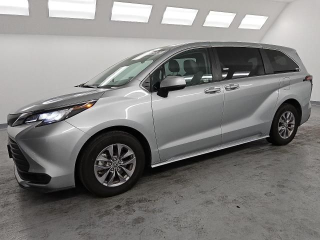 2023 Toyota Sienna LE