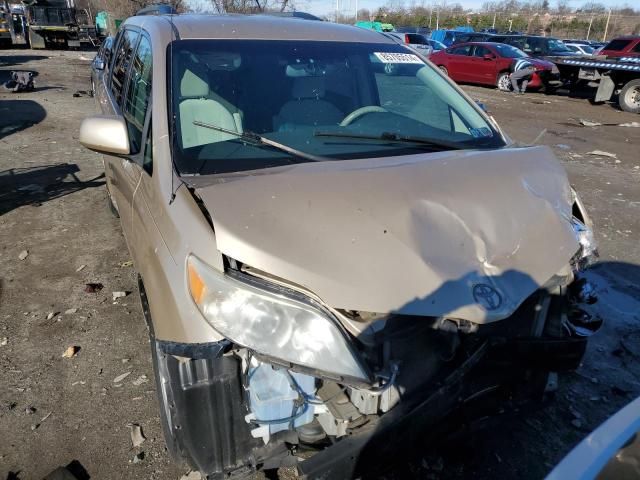 2011 Toyota Sienna LE