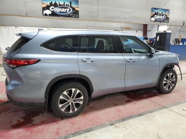 2022 Toyota Highlander Hybrid XLE