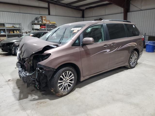 2020 Toyota Sienna XLE