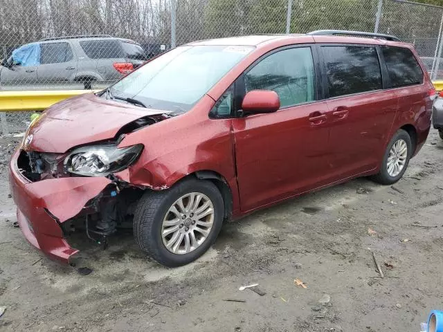 2011 Toyota Sienna XLE