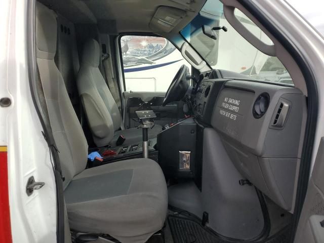 2014 Ford Econoline E450 Super Duty Cutaway Van