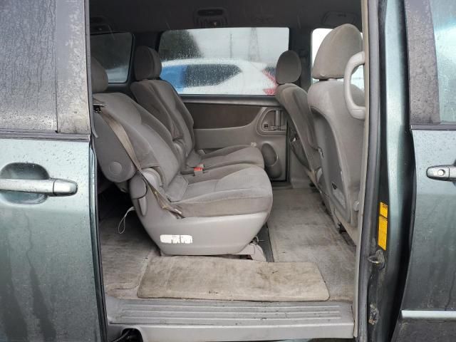 2005 Toyota Sienna CE