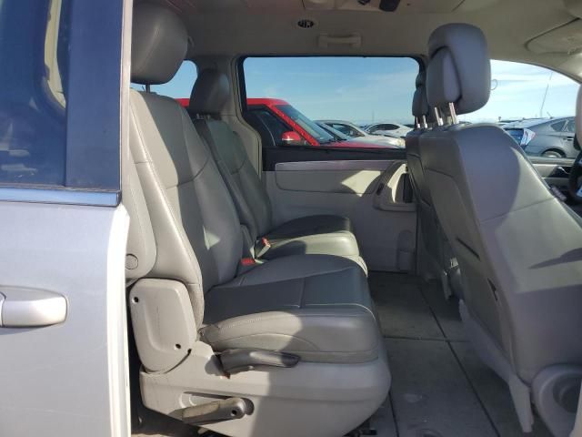 2012 Volkswagen Routan SE