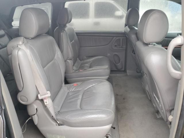 2004 Toyota Sienna XLE