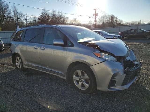 2018 Toyota Sienna LE