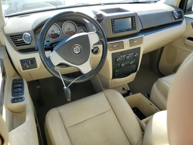 2010 Volkswagen Routan SE