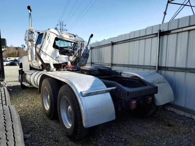 2007 Mack 600 CHN600