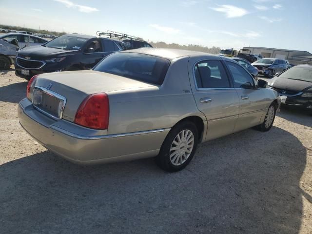 2005 Lincoln Town Car Signature Limited