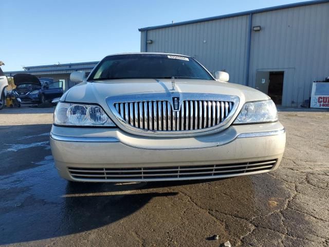 2005 Lincoln Town Car Signature Limited