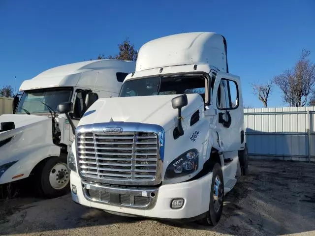 2020 Freightliner Cascadia 113