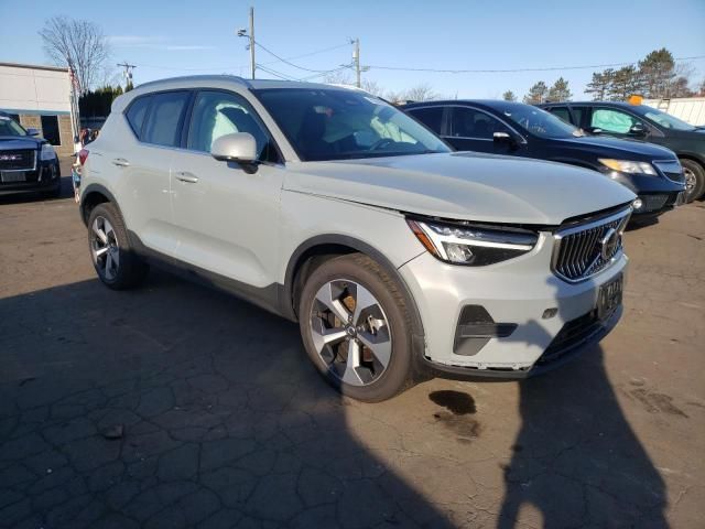 2024 Volvo XC40 Core