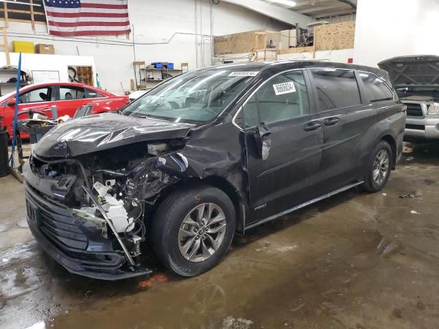 2021 Toyota Sienna LE