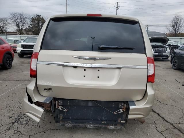 2013 Chrysler Town & Country Touring