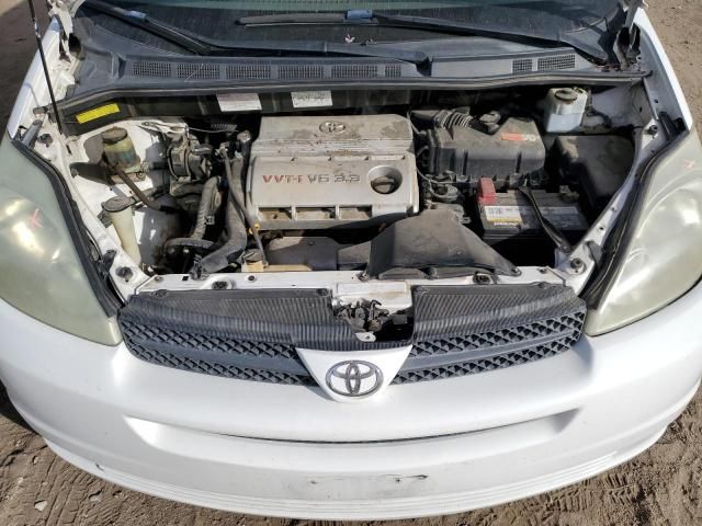 2004 Toyota Sienna CE