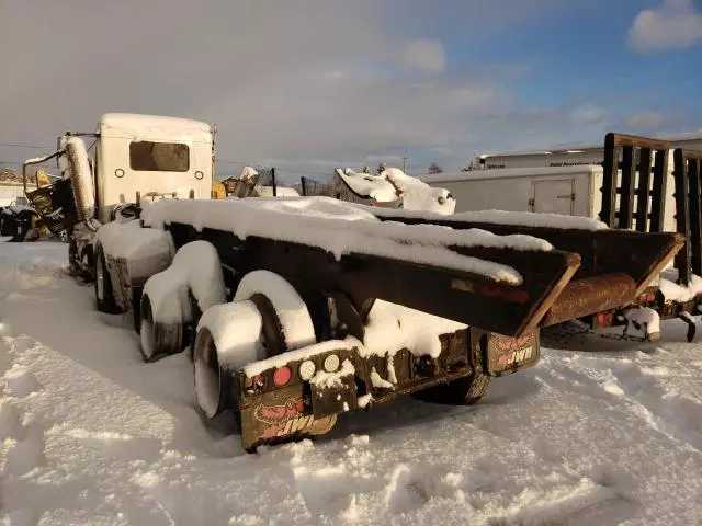 2004 Kenworth Construction T800