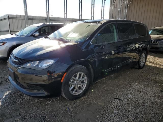 2024 Chrysler Voyager LX