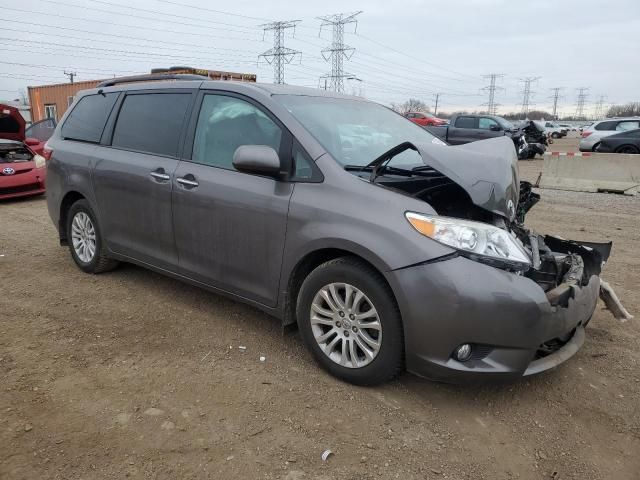 2017 Toyota Sienna XLE