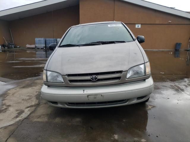 1998 Toyota Sienna LE