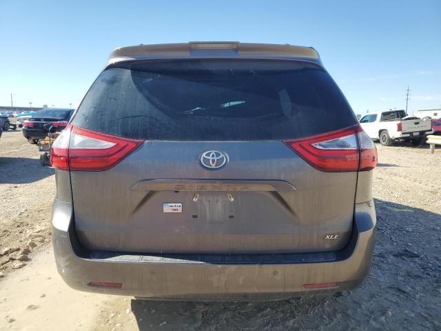 2018 Toyota Sienna XLE