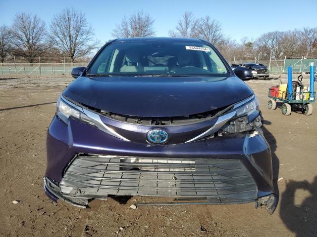 2021 Toyota Sienna LE