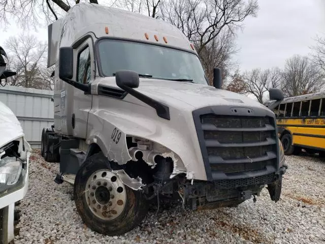 2019 Freightliner Cascadia 126