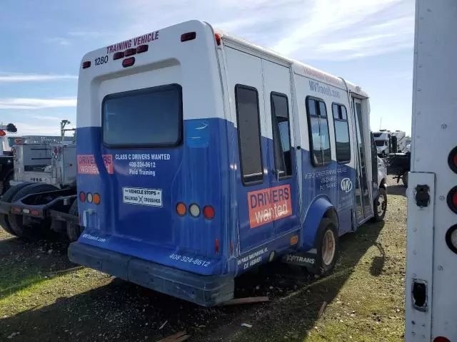 2009 Ford Econoline E350 Super Duty Cutaway Van