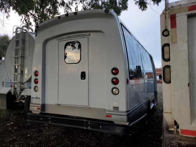 2009 Ford Econoline E450 Super Duty Cutaway Van