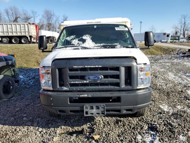 2018 Ford Econoline E450 Super Duty Cutaway Van