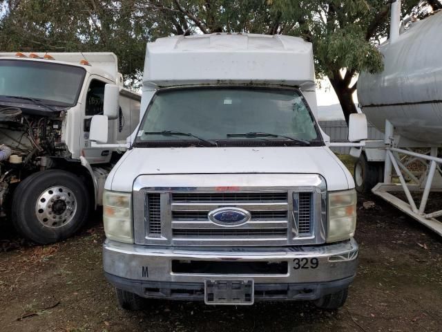 2009 Ford Econoline E450 Super Duty Cutaway Van