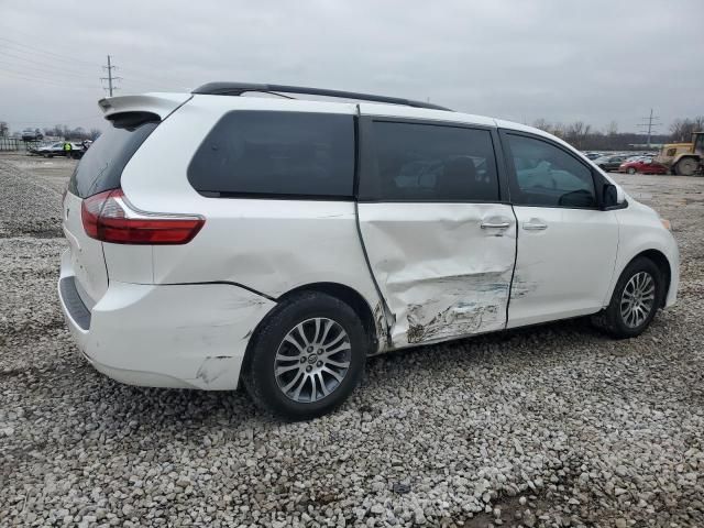 2020 Toyota Sienna XLE