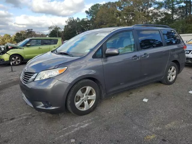 2014 Toyota Sienna LE