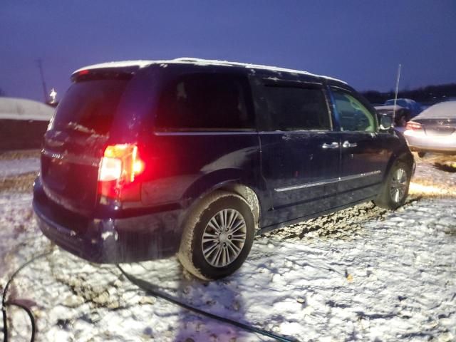 2013 Chrysler Town & Country Touring L