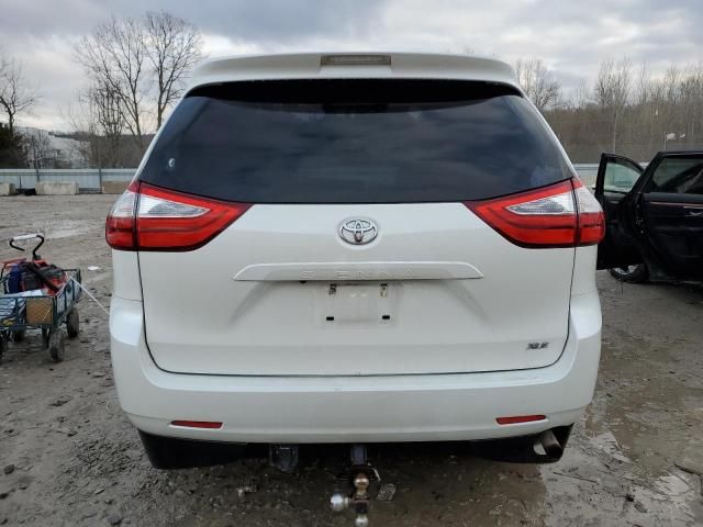 2017 Toyota Sienna XLE