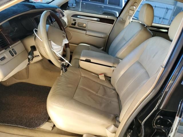 2006 Lincoln Town Car Signature Limited