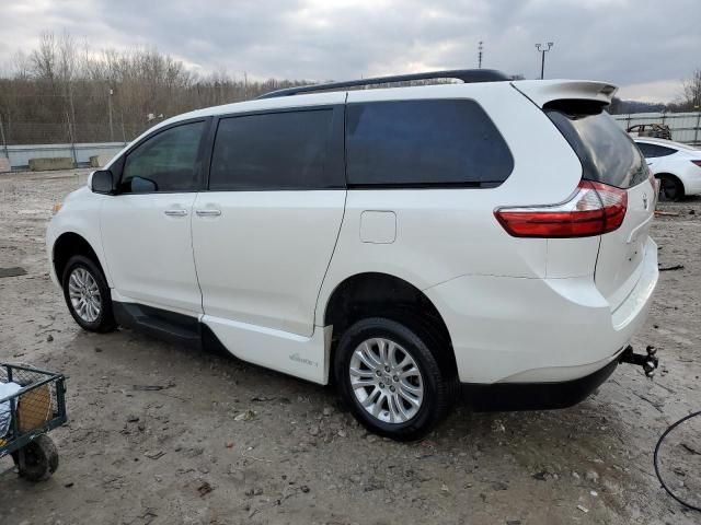 2017 Toyota Sienna XLE